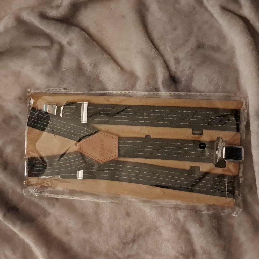 Suspenders I do not know the brand One size fits all In the colors black